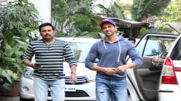 Hrithik Roshan snapped meeting his fans on his birthday
