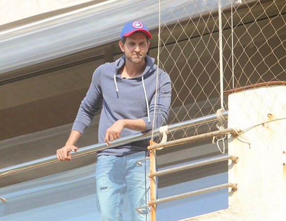 hrithik roshan snapped meeting his fans on his birthday 4