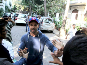 Hrithik Roshan snapped meeting his fans on his birthday