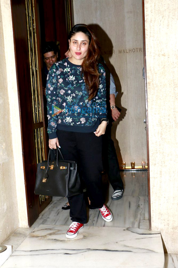 kareena kapoor khan sophie choudry snapped post dinner at manish malhotras house 4