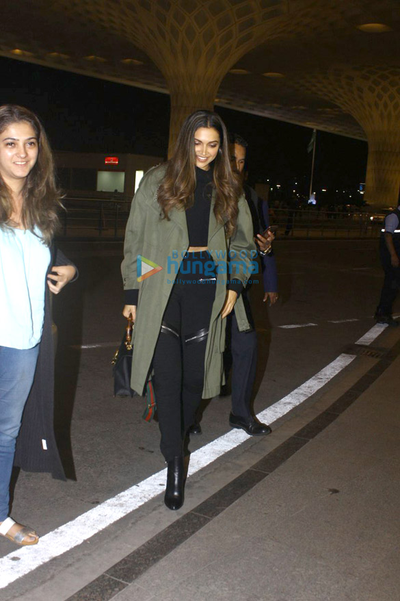 katrina and deepika snapped at airport 8