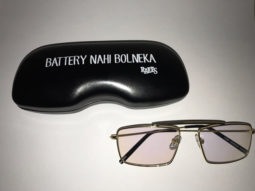 Check out: Raees makers distribute Shah Rukh Khan’s glasses as merchandise