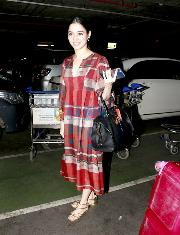 riya sen tamannaah bhatia snapped at the airport 2