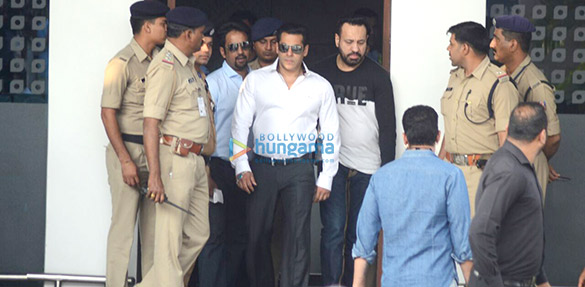 salman khan returns to mumbai from jodhpur 1