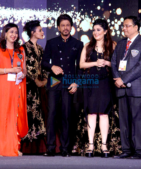Shah Rukh Khan, Alia Bhatt & Esha Gupta grace Discon 2017 for Archana Kochhar Shah Rukh Khan, Alia Bhatt & Esha Gupta grace Discon 2017 for Archana Kochhar