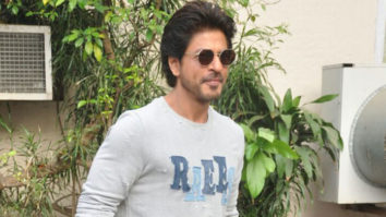 Shah Rukh Khan Meets His Shoemaker Fan