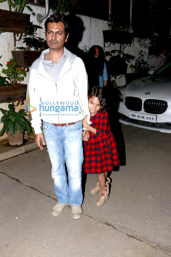 shah rukh khan nawazuddin siddiqui grace raees first screening 2
