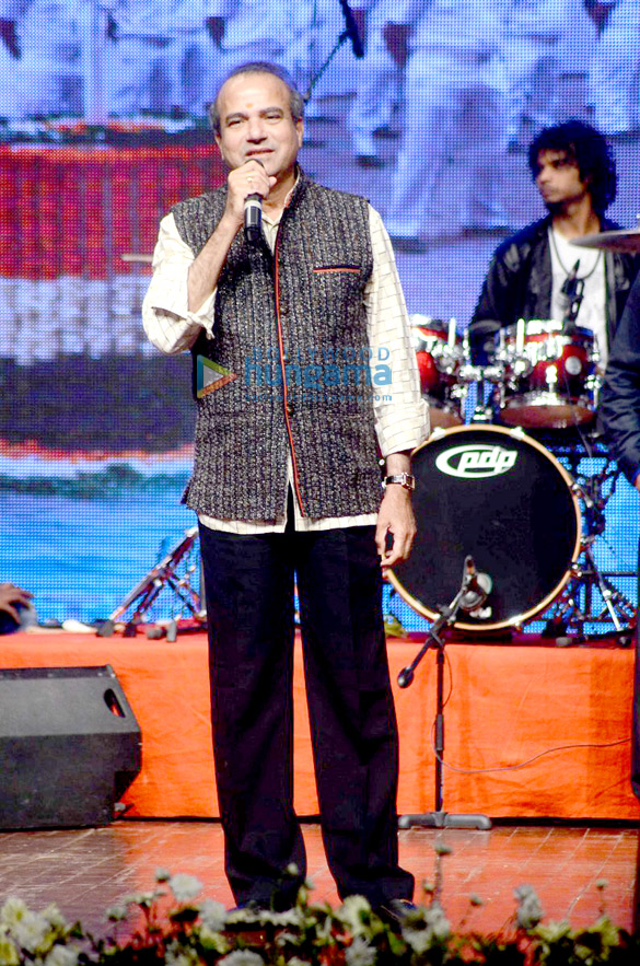 shah rukh khan salman khan karisma kapoor kangna ranaut and others celebrate international customs day 11