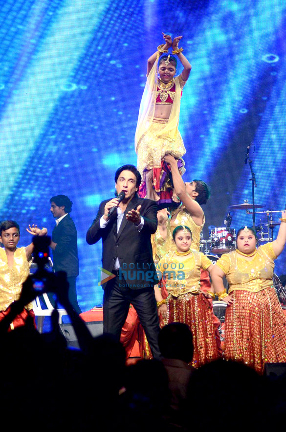 shah rukh khan salman khan karisma kapoor kangna ranaut and others celebrate international customs day 12