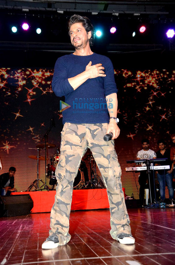 shah rukh khan salman khan karisma kapoor kangna ranaut and others celebrate international customs day 21
