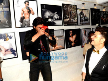 Shah Rukh Khan, Varun Dhawan, Kriti Sanon, Rekha & others grace the launch of Dabboo Ratnani's calendar 2017