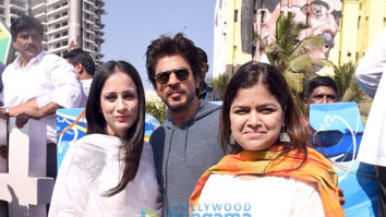 Shah Rukh Khan launches #Bandra sculpture