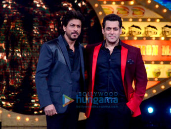 Shah Rukh Khan promotes 'Raees' on the sets of Salman Khan's Bigg Boss 10