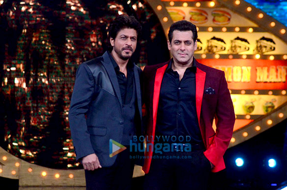 Shah Rukh Khan promotes ‘Raees’ on the sets of Salman Khan’s ‘Bigg Boss 10’ Shah Rukh Khan promotes ‘Raees’ on the sets of Salman Khan’s ‘Bigg Boss 10’