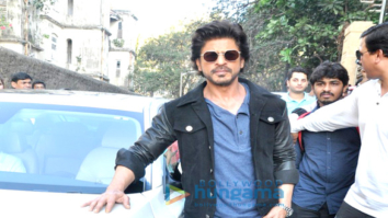 Shah Rukh Khan snapped at ‘Mannat’ during ‘Raees’ promotions