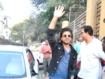 Shah Rukh Khan snapped at Mannat for Raees promotions