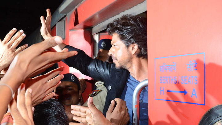 Shah Rukh Khan’s Raees By Rail ROCKING HUNGAMA Shah Rukh Khan’s Raees By Rail ROCKING HUNGAMA
