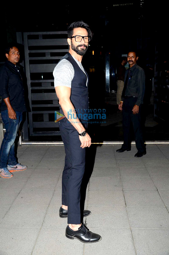 shahid kapoor snapped post dinner at yuatchaa 2