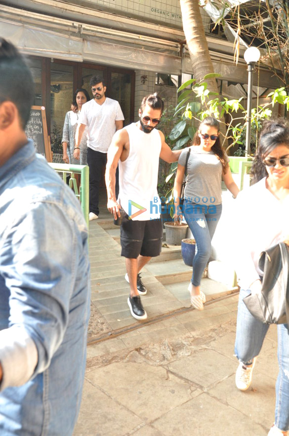 Shahid Kapoor and Mira Rajput snapped post lunch at a restaurant in Bandra Shahid Kapoor and Mira Rajput snapped post lunch at a restaurant in Bandra