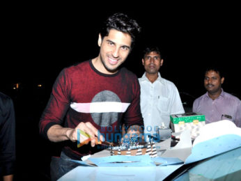 Sidharth Malhotra celebrates his birthday with fans