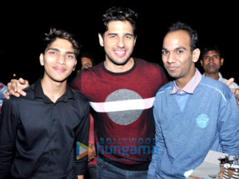 Sidharth Malhotra celebrates his birthday with fans