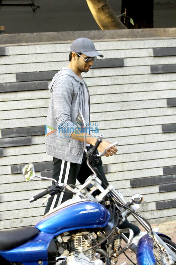 sidharth malhotra snapped in bandra 1