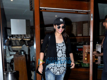 Sonakshi Sinha snapped post lunch at Salt Water Cafe