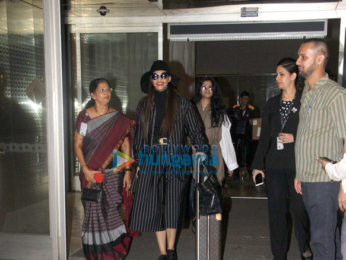 Sonam Kapoor & Preity Zinta snapped at the airport