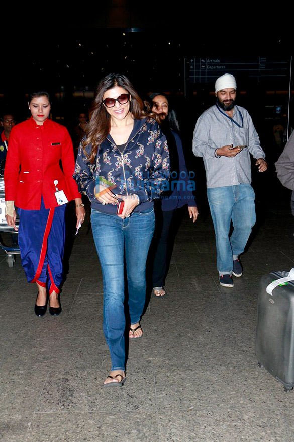 sushmita sen and others snapped at the airport 3