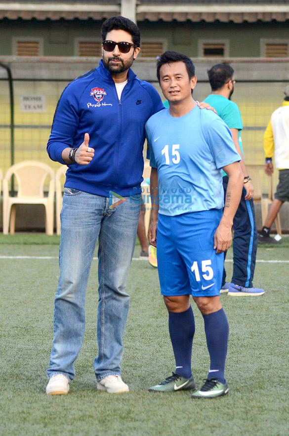 abhishek bachchan and bhaichung bhutia grace the nike premier league u 16s event 6