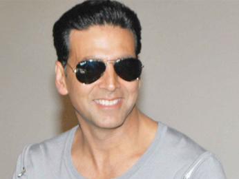 Akshay Kumar Grooves On Chura Ke Dil Mera & Creates FRENZY In Delhi Akshay Kumar Grooves On Chura Ke Dil Mera & Creates FRENZY In Delhi