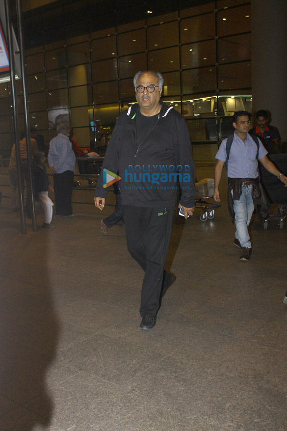 alia bhatt sridevi manyata dutt and others snapped at the airport 6
