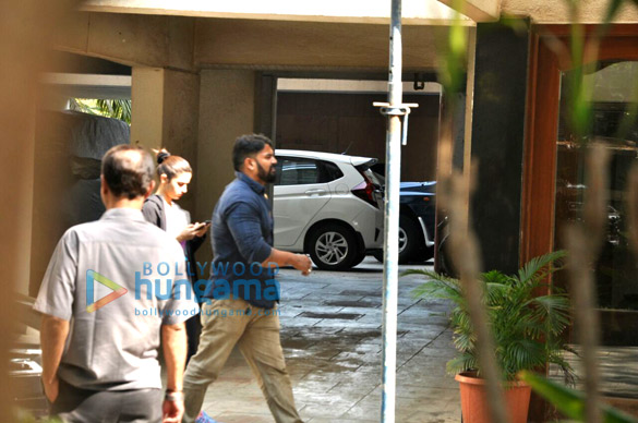 alia bhatt snapped arriving at sidharth malhotras house 2