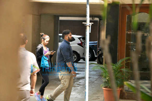 alia bhatt snapped arriving at sidharth malhotras house 6