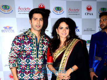 Amitabh Bachchan, Varun Dhawan, Alia Bhatt & Sonali Bendre grace Abu Jani & Sandeep Khosla's fashion show for CPAA