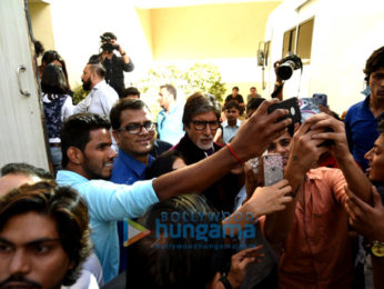 Amitabh Bachchan gets mobbed after an ad shoot