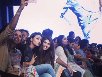 Check out: Best friends Varun Dhawan and Arjun Kapoor turn showstoppers at Lakme Fashion Week 2017
