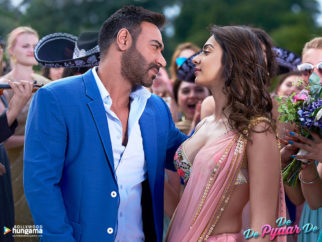 Movie Wallpapers Of The Movie De De Pyaar De