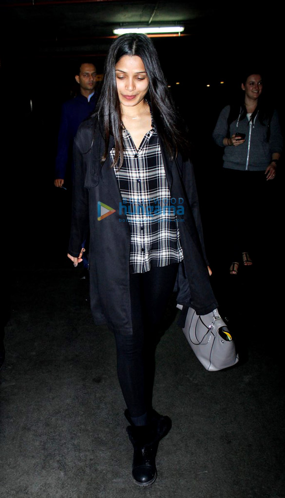 frieda snapped at the airport 3