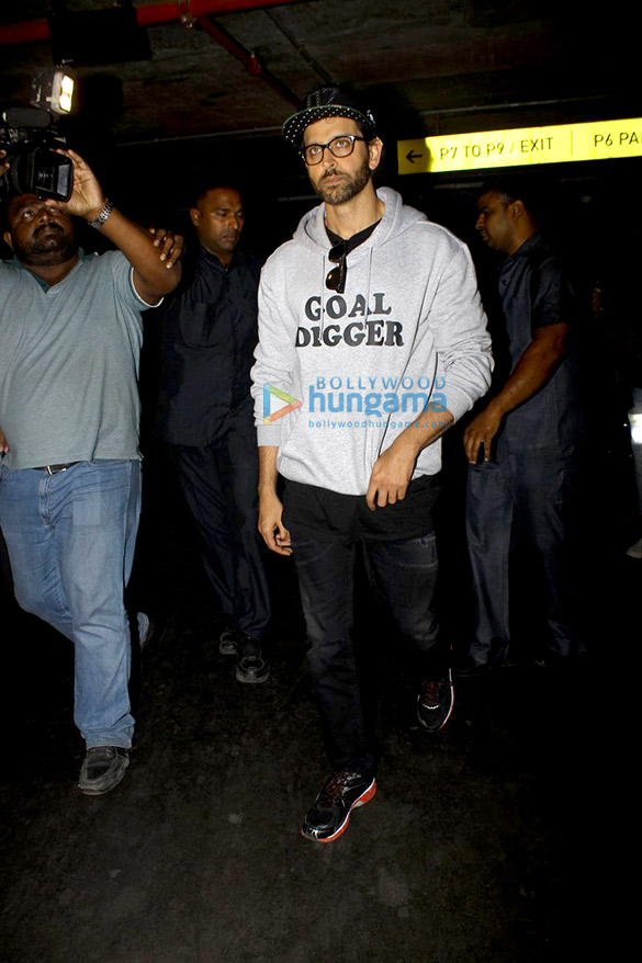 hrithik katrina alia sushmita at airport 7