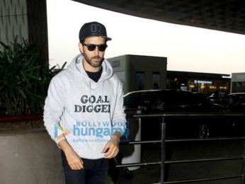 Hrithik Roshan & Yami Gautam snapped at the airport