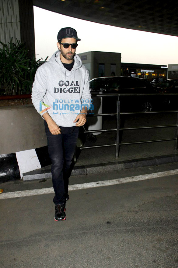 hrithik roshan yami gautam snapped at the airport 3