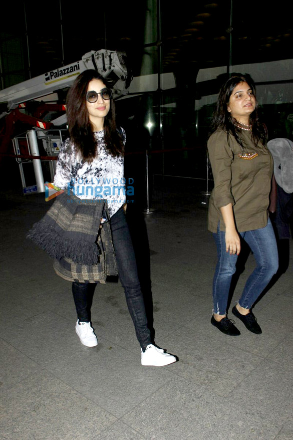 hrithik roshan yami gautam snapped at the airport 4