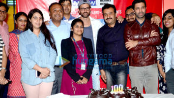 Hrithik Roshan celebrates the presence of the news channel TIMES NOW in 100 countries