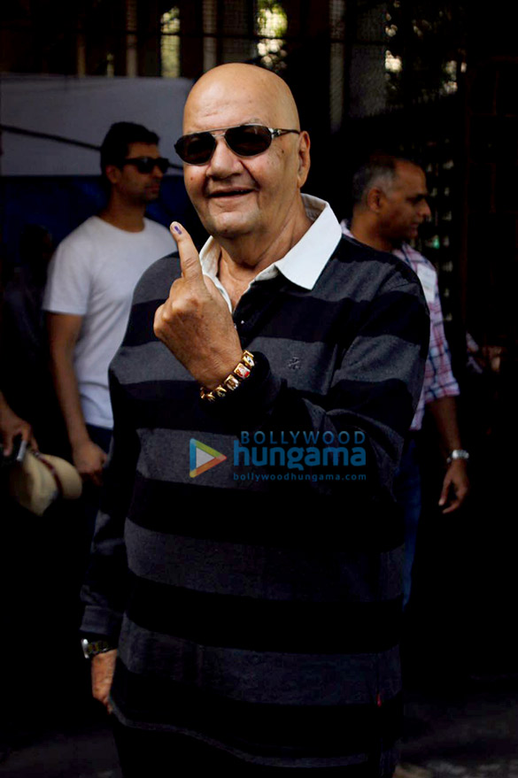 john abraham kiran rao prem chopra and priya dutt cast their vote in bandra 3