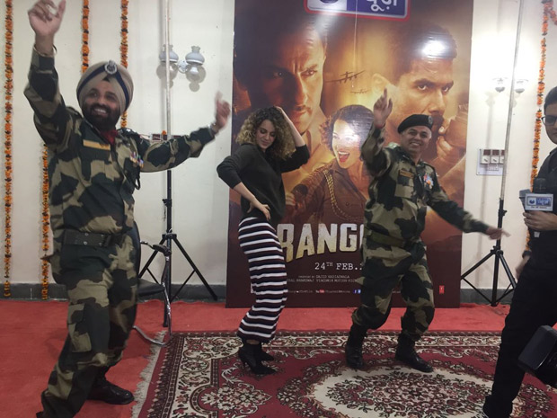 kangna ranaut dances with bsf jawans during her visit at army camp in jammu 2