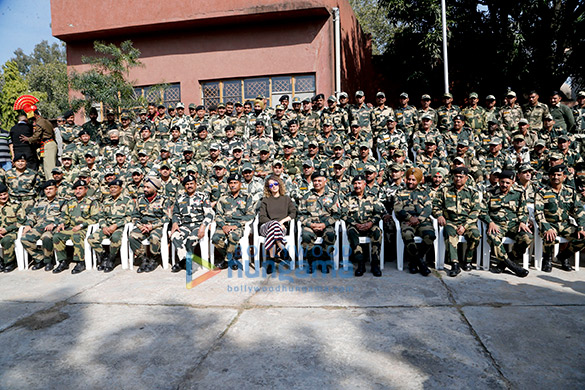kangna ranaut visits the army camp in jammu 7