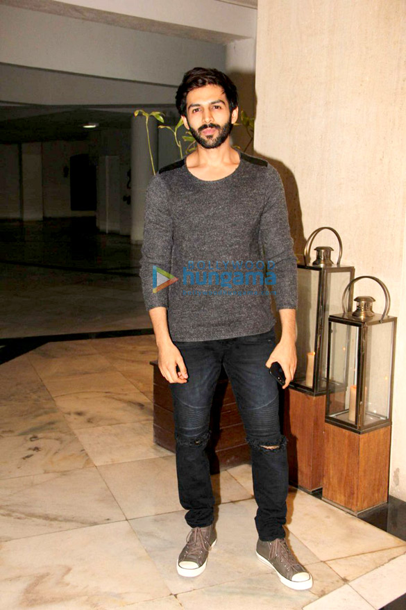 manish malhotra hosts a birthday bash for sophie choudry 18