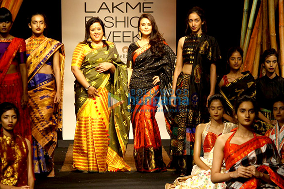 preity zinta walks the ramp at lakme fashion week 2017 1