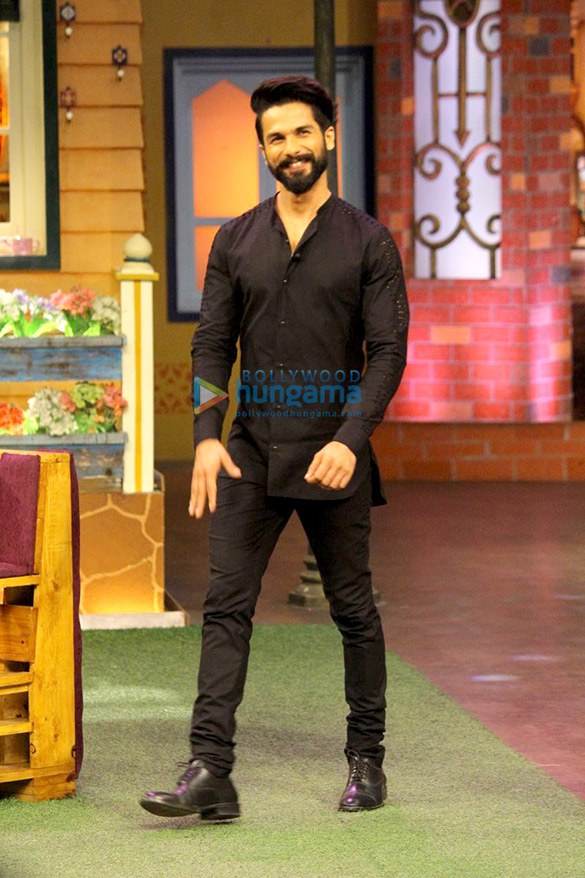 promotions of rangoon on the sets of the kapil sharma show 3